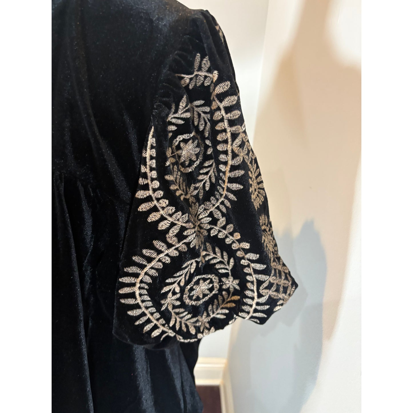 Curvy Velvet Flora Top - Black