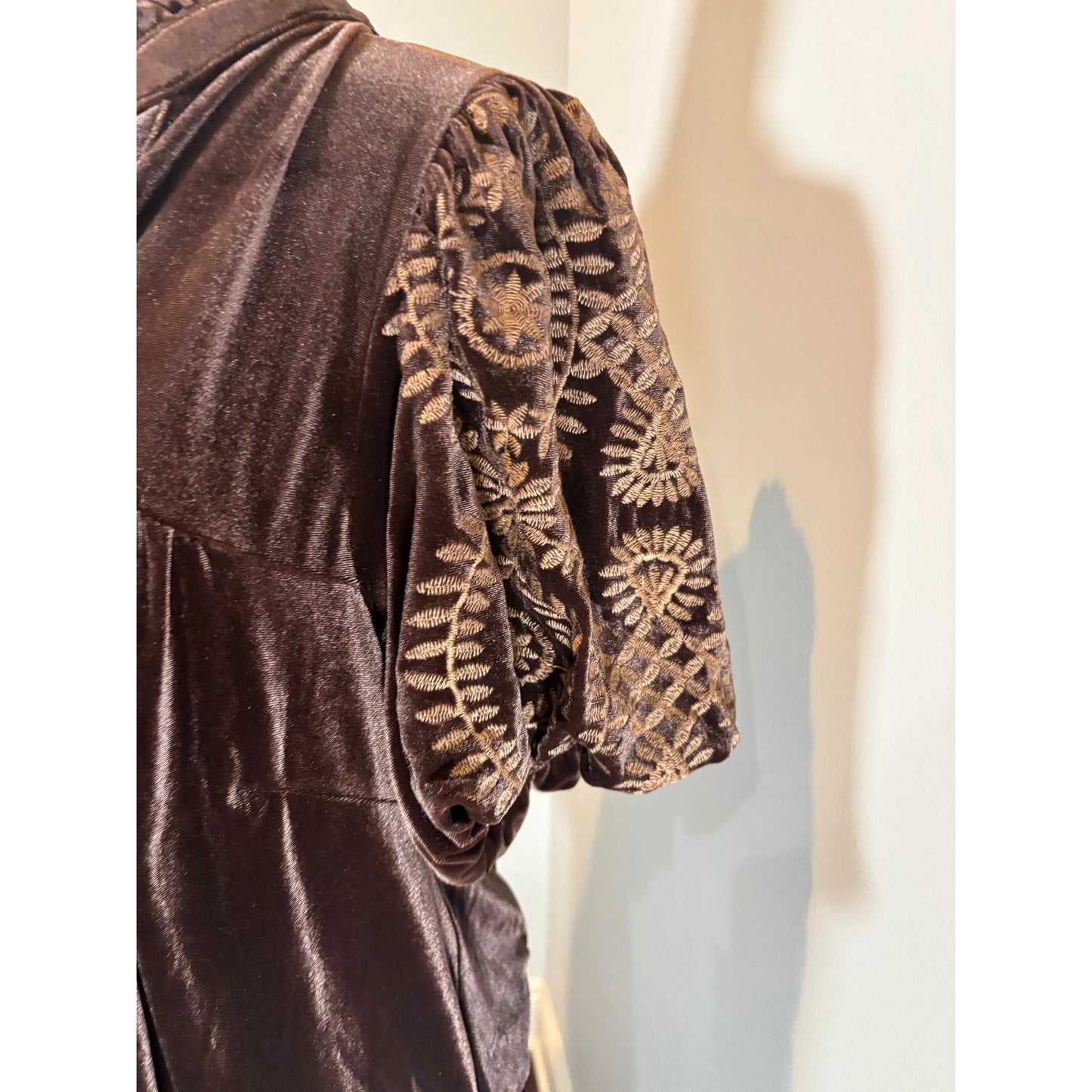 Curvy Velvet Flora Top - Brown