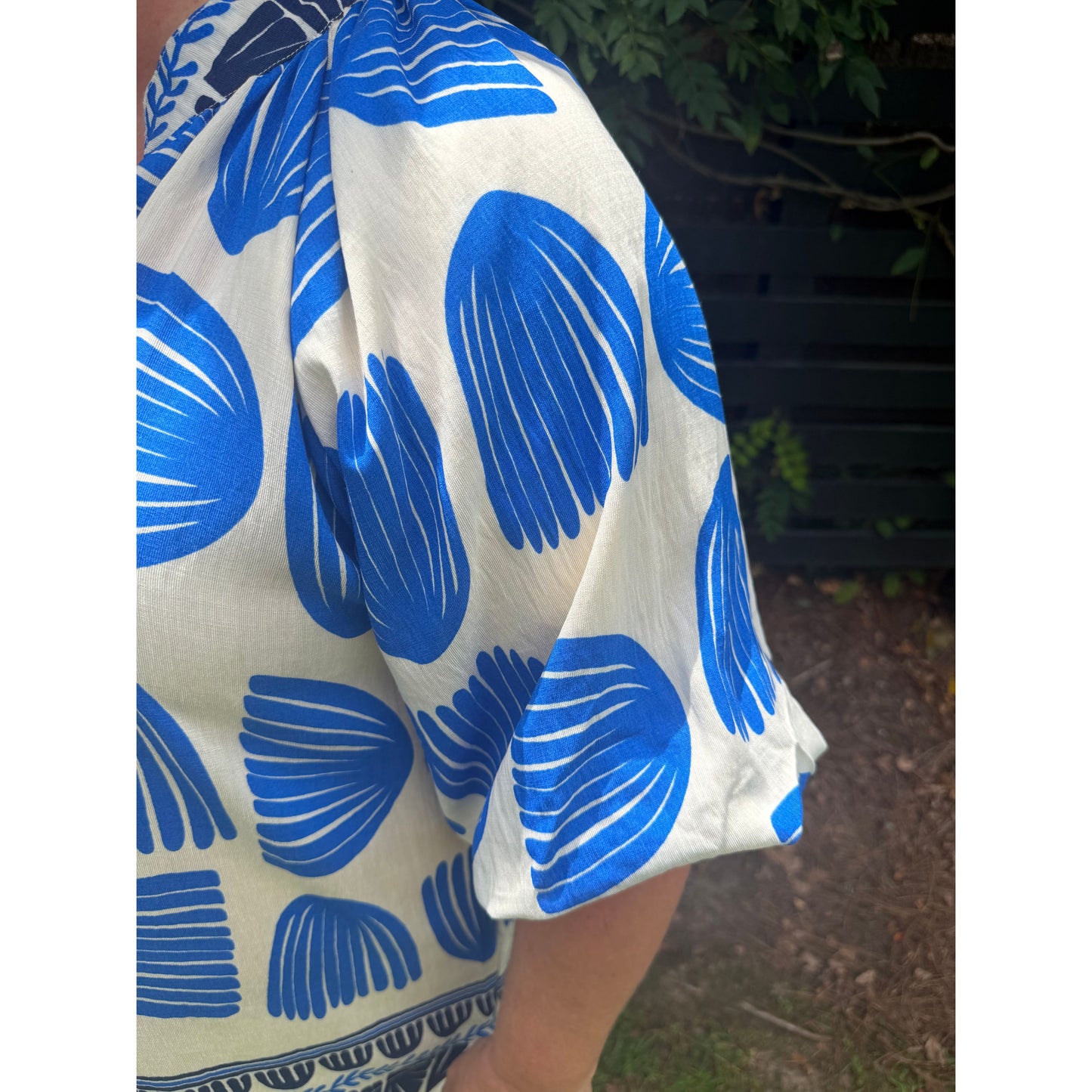 Curvy Shell Block Border Print V-Neck Blouse