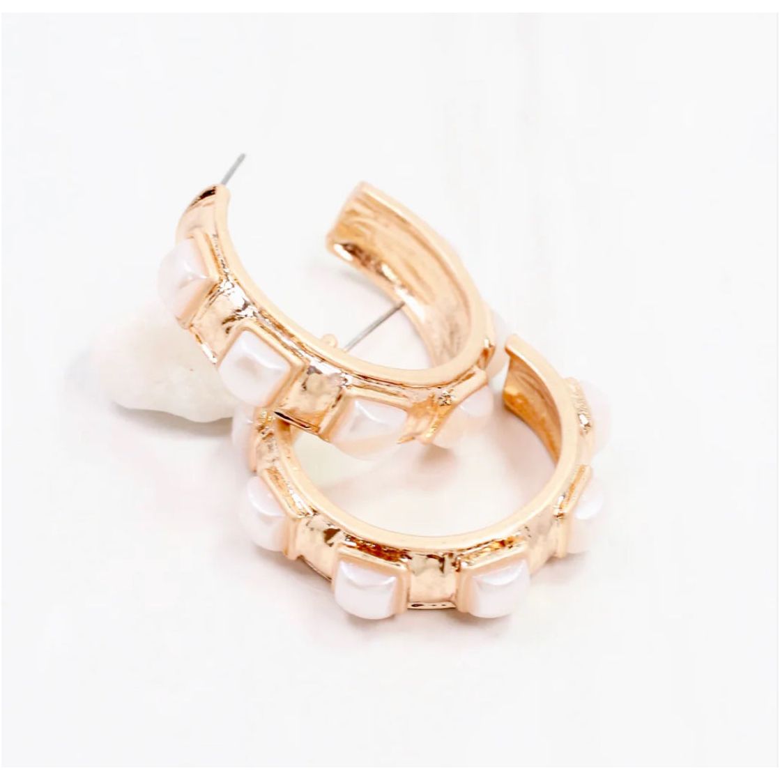Allie Hammered Gold Earring Pearl