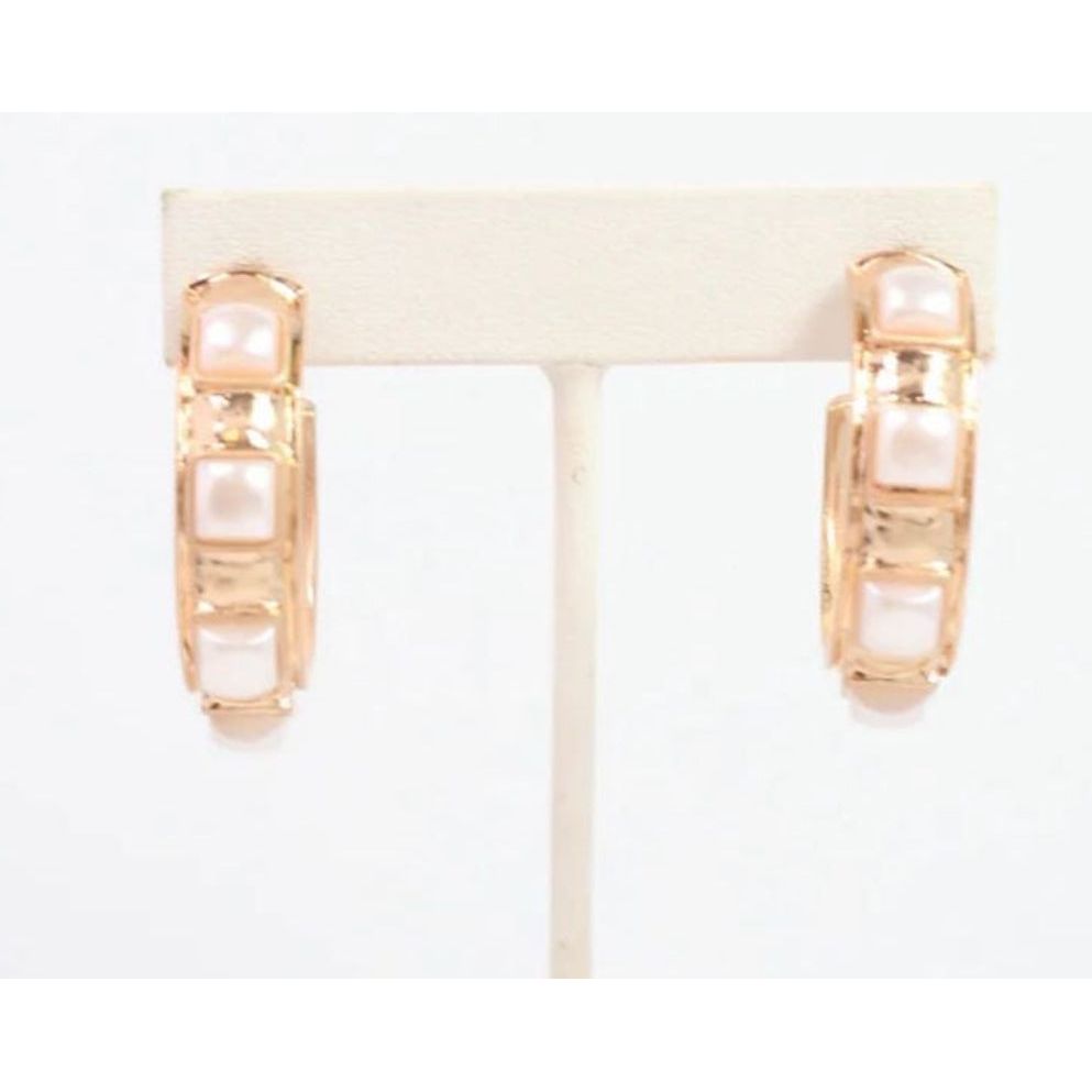 Allie Hammered Gold Earring Pearl